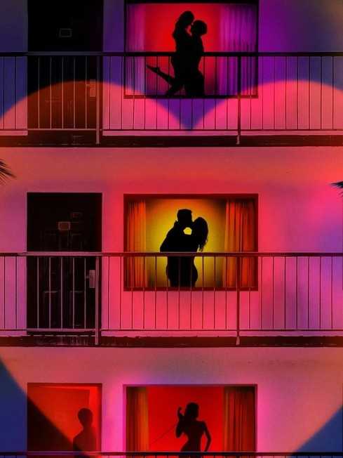 Sneaky Links: Dating After Dark